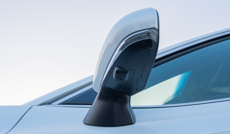 
2025 Toyota Camry Lumiere 2.5L HEV Full option (White) full									