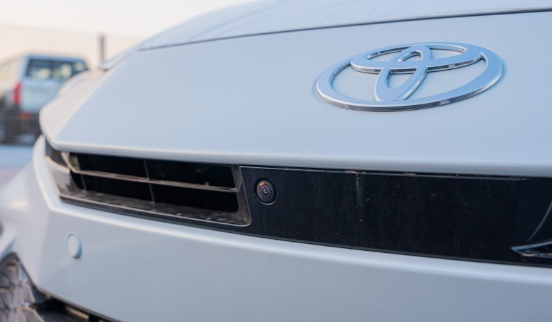 
2025 Toyota Camry Lumiere 2.5L HEV Full option (White) full									