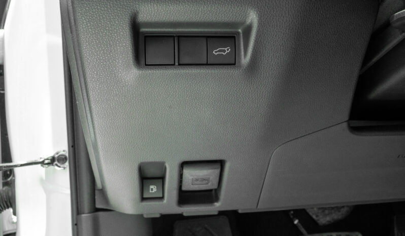 
								2026 Toyota Rav4 XSE 2.5L AT Hybrid (White-Black) full									