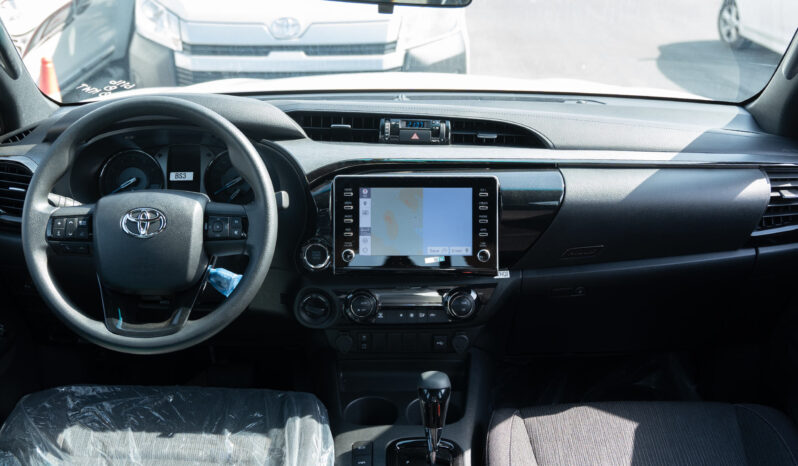 
2025 Toyota Hilux Adventure SR5 4.0L AT Petrol full									