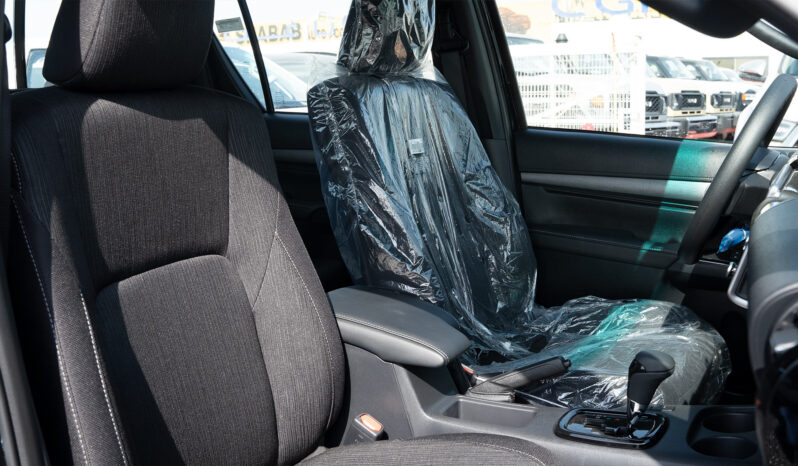 
2025 Toyota Hilux Adventure SR5 4.0L AT Petrol full									