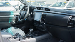 
2025 Toyota Hilux Adventure SR5 4.0L AT Petrol full									