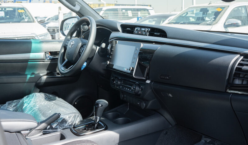 
2025 Toyota Hilux Adventure SR5 4.0L AT Petrol full									