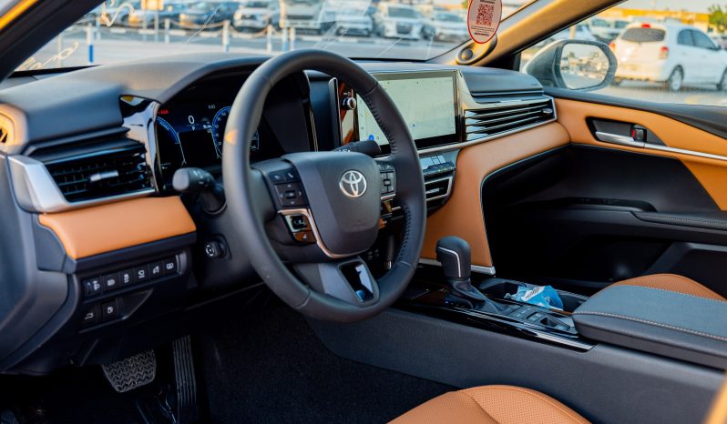 
2025 Toyota Camry Lumiere 2.5L HEV Full option (White) full									