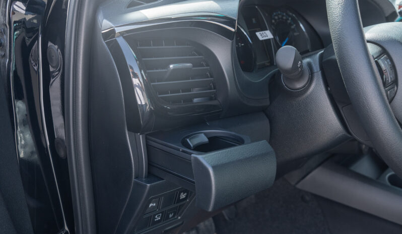 
2025 Toyota Hilux Adventure SR5 4.0L AT Petrol full									