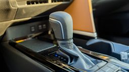 
2025 Toyota Camry Lumiere 2.5L HEV Full option (White) full									