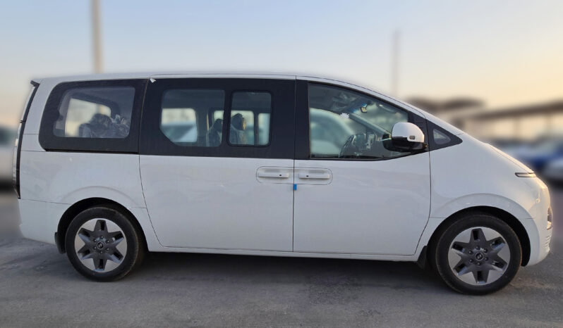 
2025 Hyundai Staria 3.5L AT Petrol (11 Seats) full									