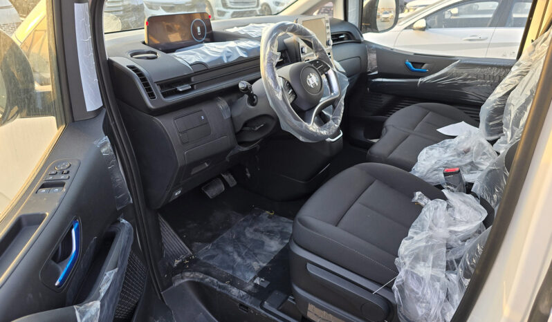 
2025 Hyundai Staria 3.5L AT Petrol (11 Seats) full									