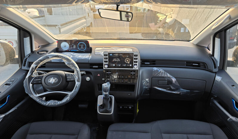 
2025 Hyundai Staria 3.5L AT Petrol (11 Seats) full									