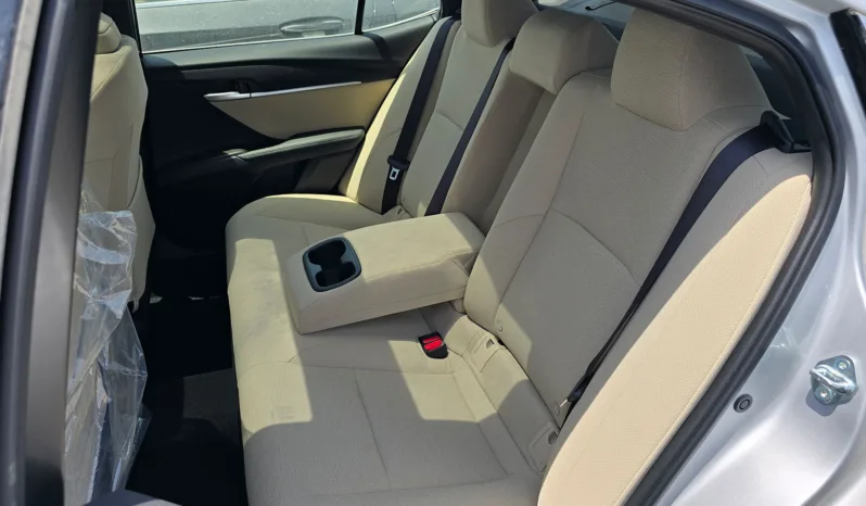 
2026 Toyota Camry LE 2.5L AT Hybrid (Silver) full									