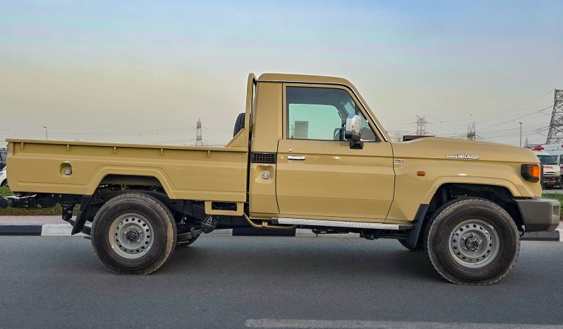 
2025 Toyota Land Cruiser LC 79 4.0L AT Petrol (Beige) Basic full									