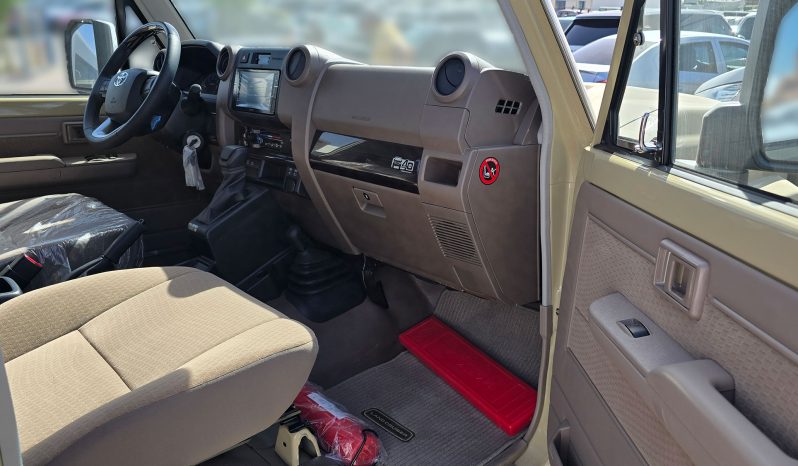 
2025 Toyota Land Cruiser LC 79 4.0L AT Petrol (Beige) Basic full									
