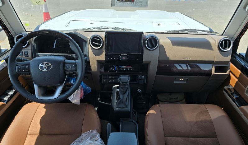 
2026 Toyota Land Cruiser LC76 4.0L AT Petrol (Black) full									