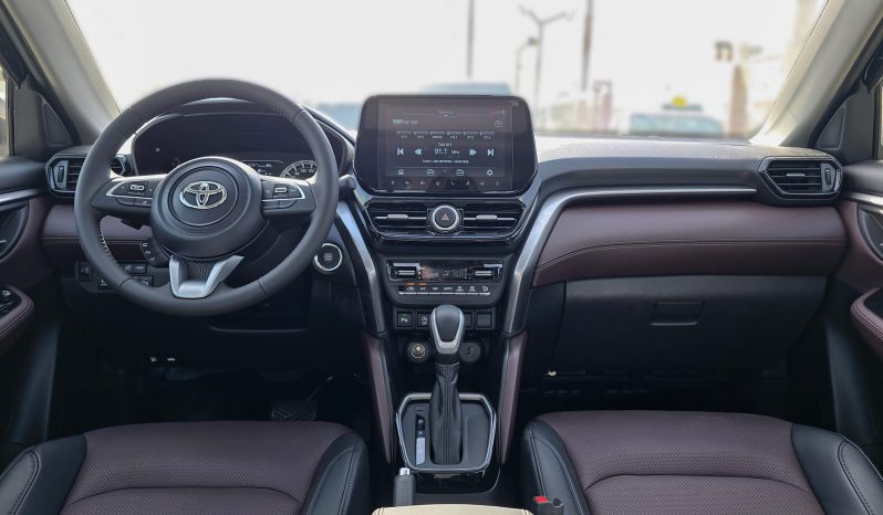 
2025 Toyota Urban Cruiser GLX 1.5L AT Petrol (Black) full									