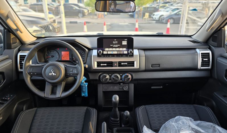 
								2025 Mitsubishi L200 GL 2.4L Mt Petrol w/ Screen full									