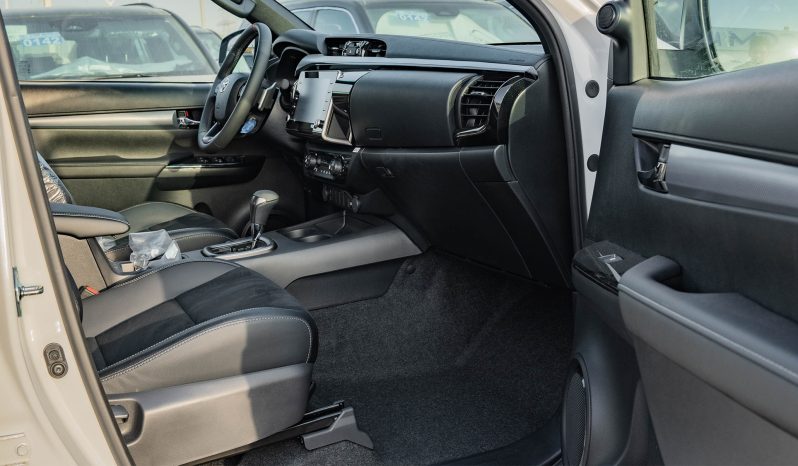 
2025 Toyota Hilux GR-Sport 4.0L AT Petrol (White) full									