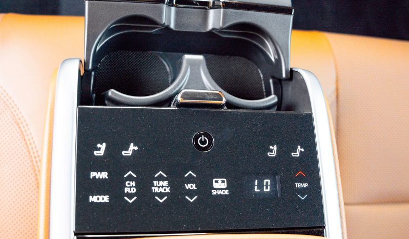 
2025 Toyota Camry Lumiere 2.5L HEV Full option (White) full									