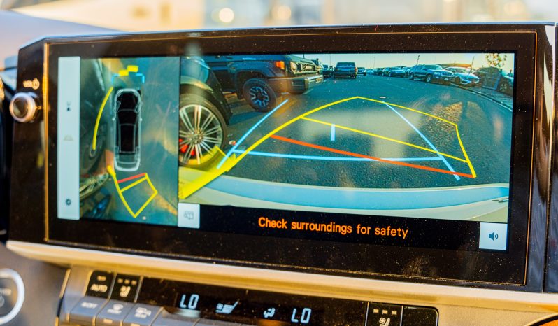 
2025 Toyota Camry Lumiere 2.5L HEV Full option (White) full									