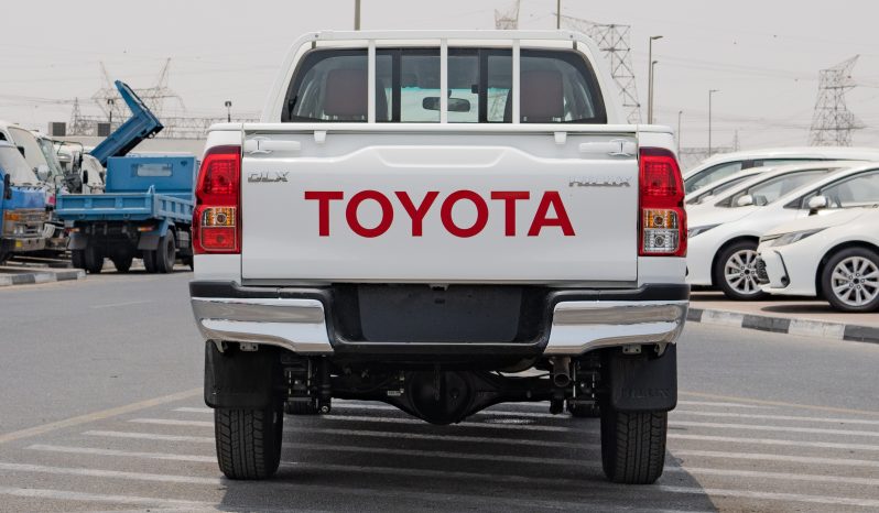 
								2025 Toyota Hilux DLX 2.7L AT Petrol (White) full									