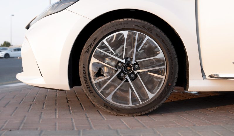 
2025 Toyota Camry Lumiere 2.5L HEV Full option (White) full									