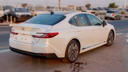 
2025 Toyota Camry Lumiere 2.5L HEV Full option (White) full									