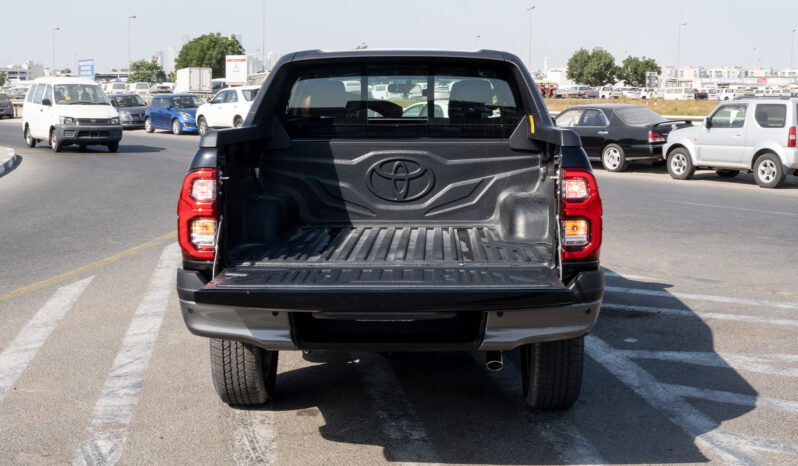 
2025 Toyota Hilux Adventure SR5 4.0L AT Petrol full									