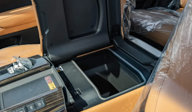
2026 Lexus LX700h Signature 3.5L AT Hybrid (7seats) 10 Speaker full									