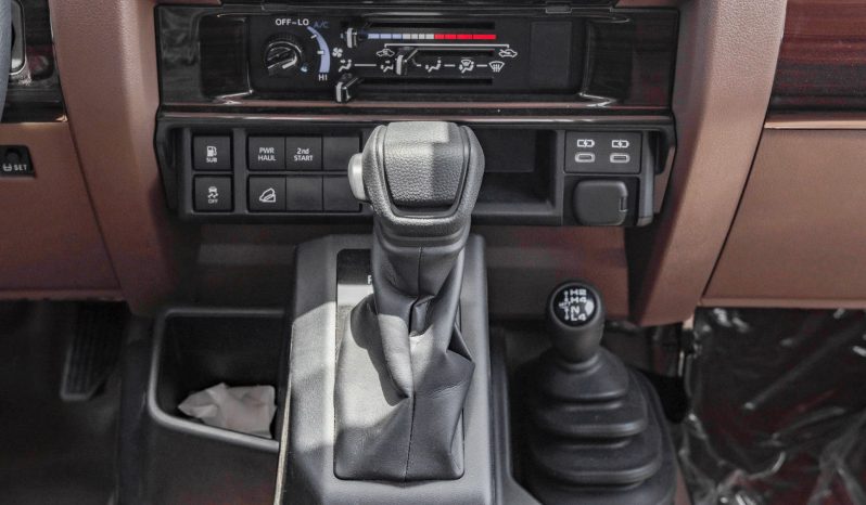 
2025 Toyota Land Cruiser LC 79 4.0L AT Petrol (White) full									