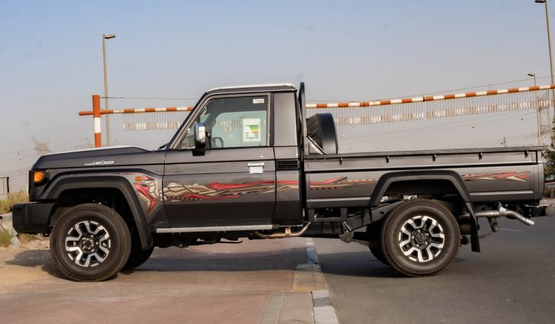 
2025 Toyota Land Cruiser LC 79 4.0L AT Petrol (Gray) full									