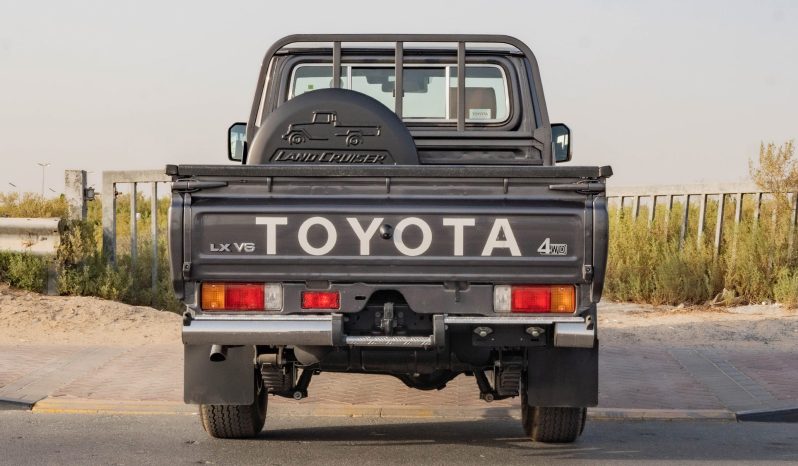 
2025 Toyota Land Cruiser LC 79 4.0L AT Petrol (Gray) full									