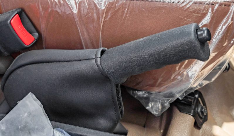 
2025 Toyota Land Cruiser LC 79 4.0L AT Petrol (White) full									