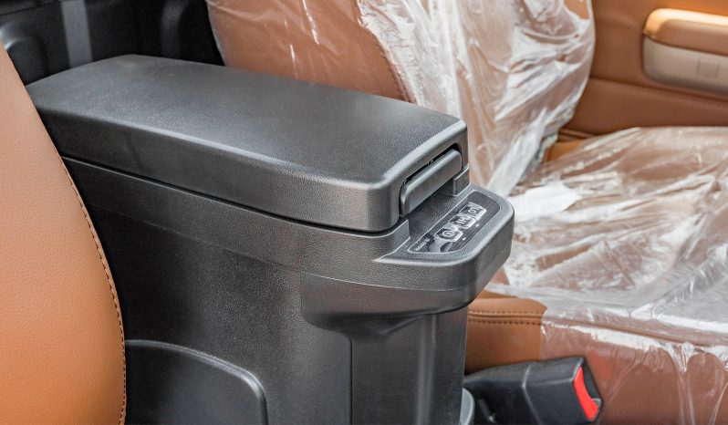 
								2025 Toyota Land Cruiser LC 79 2.8L AT Diesel (White-Brown) full									