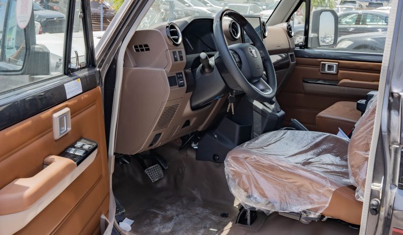 
2025 Toyota Land Cruiser LC 79 4.0L AT Petrol (Gray) full									