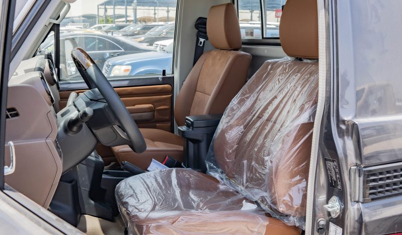 
2025 Toyota Land Cruiser LC 79 4.0L AT Petrol (Gray) full									