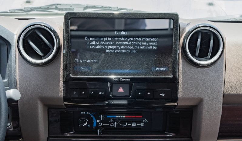 
2025 Toyota Land Cruiser LC 79 4.0L AT Petrol (White) full									