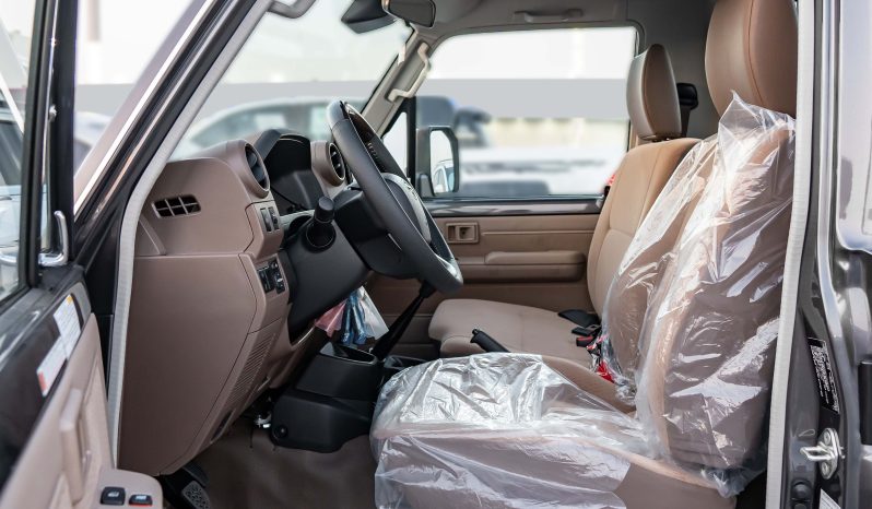 
2025 Toyota Land Cruiser LC 79 2.8L SC MT Diesel (Gray) full									