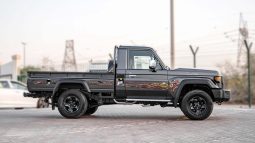 
2025 Toyota Land Cruiser LC 79 2.8L SC MT Diesel (Gray) full									