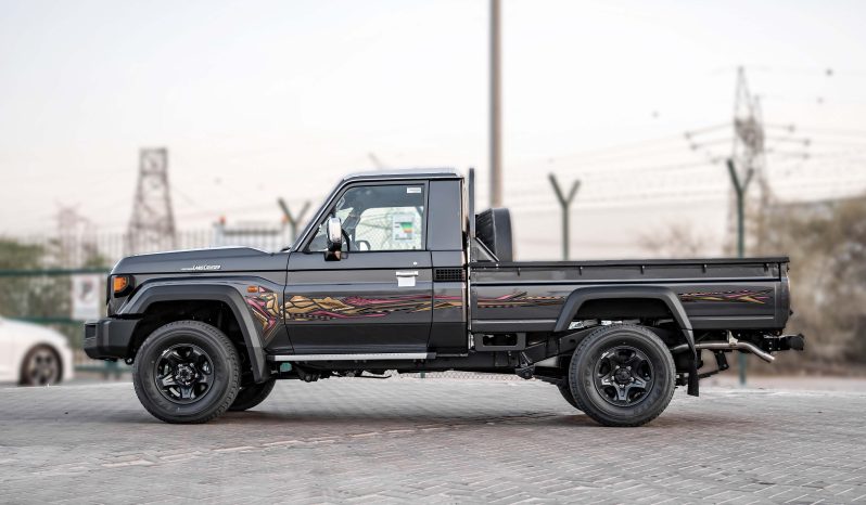 
2025 Toyota Land Cruiser LC 79 2.8L SC MT Diesel (Gray) full									