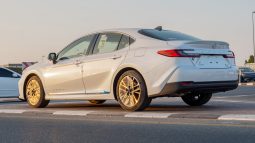 
2025 Toyota Camry Lumiere 2.5L HEV Full option (White) full									