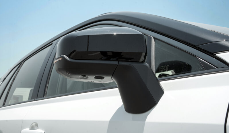 
								2026 Toyota Rav4 XSE 2.5L AT Hybrid (White-Black) full									