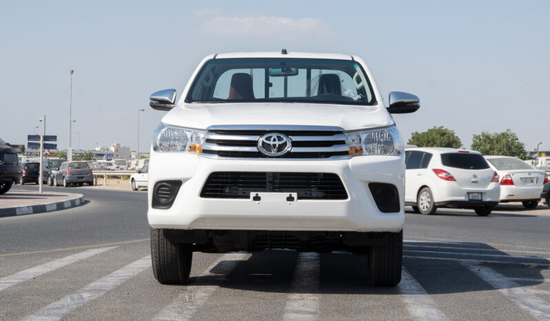 
2025 Toyota Hilux 2.7L SC MT Petrol 4WD 2Door full									