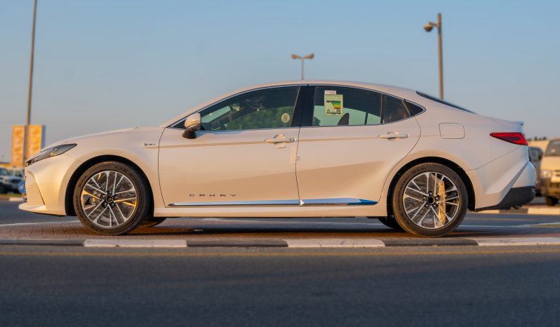 
2025 Toyota Camry Lumiere 2.5L HEV Full option (White) full									