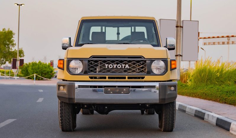 
2025 Toyota Land Cruiser LC 79 4.0L AT Petrol (Beige) Basic full									