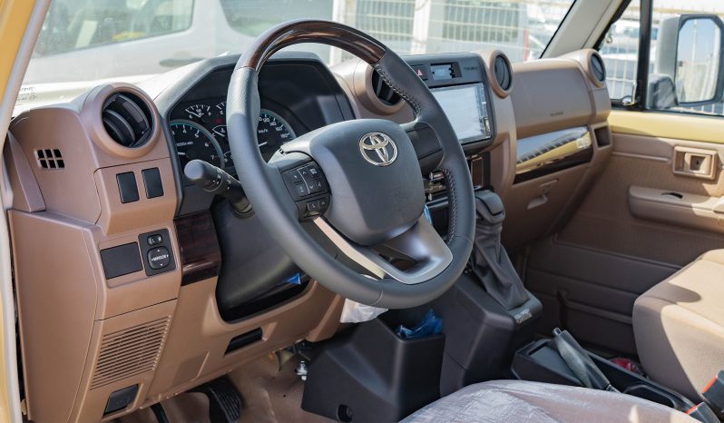 
2025 Toyota Land Cruiser LC 79 4.0L AT Petrol (Beige) Basic full									