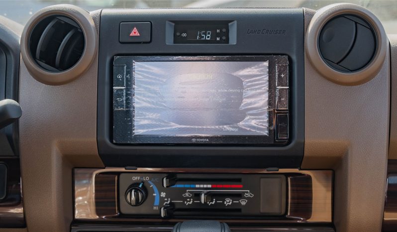 
2025 Toyota Land Cruiser LC 79 4.0L AT Petrol (Beige) Basic full									