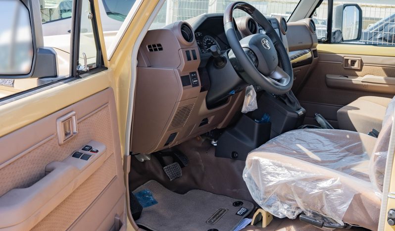 
2025 Toyota Land Cruiser LC 79 4.0L AT Petrol (Beige) Basic full									