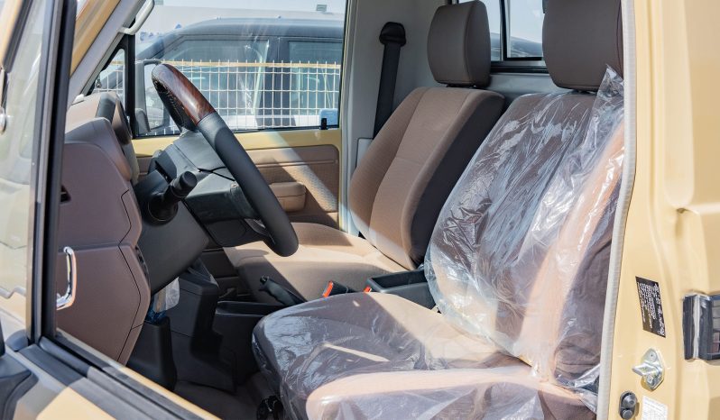 
2025 Toyota Land Cruiser LC 79 4.0L AT Petrol (Beige) Basic full									