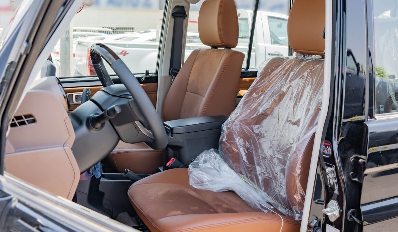 
2026 Toyota Land Cruiser LC76 4.0L AT Petrol (Black) full									