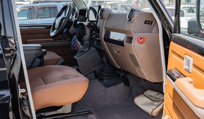 
2026 Toyota Land Cruiser LC76 4.0L AT Petrol (Black) full									