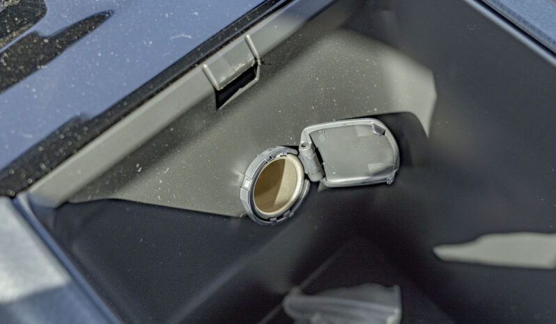 Toyota camry Grande 2.5L Petrol Full option 2025 full